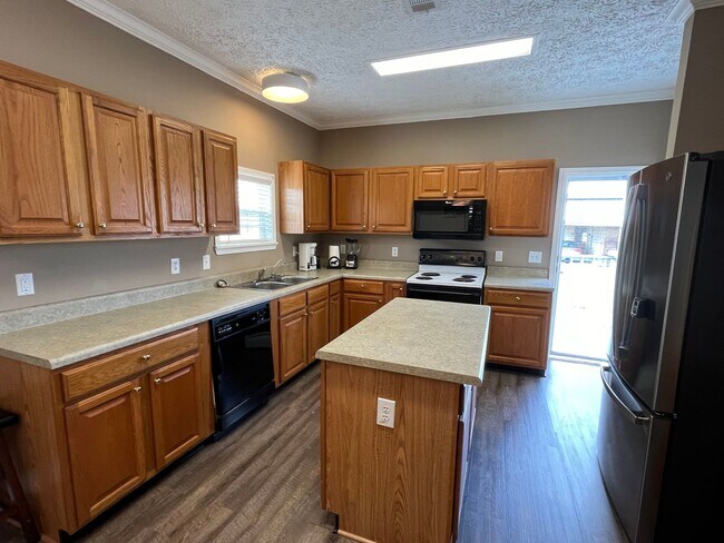 Building Photo - FURNISHED, Horse Farm Dream House