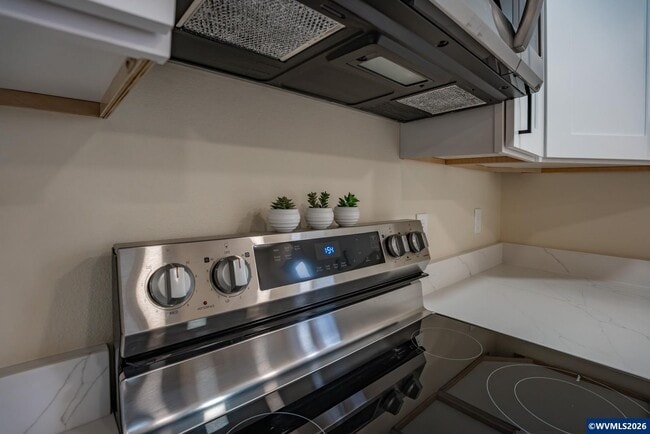 Building Photo - Fully Remodeled 2 Bedroom on a corner lot!