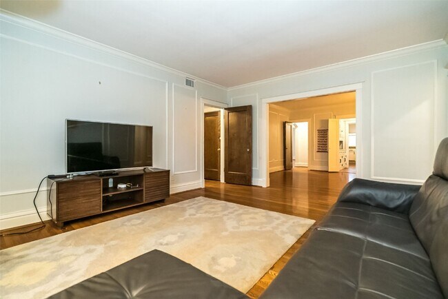 Building Photo - 6330 S Rosebury Ave
