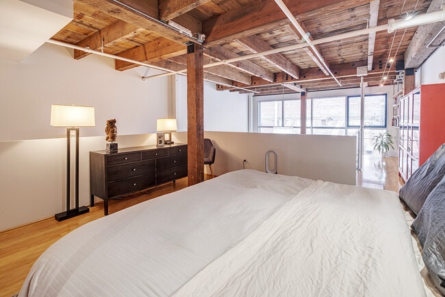 Building Photo - 650 Delancey St