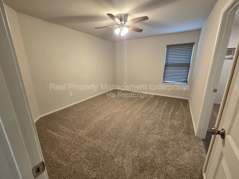 Building Photo - 9704 Saddle Dr