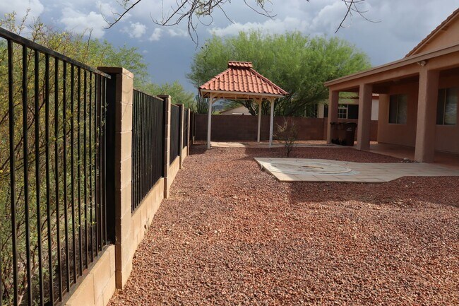 Building Photo - Beautiful West Side Home in Gated Community