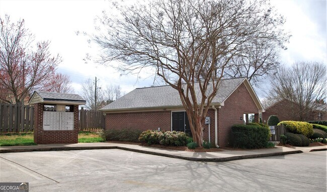 Building Photo - 2874 Florence Dr