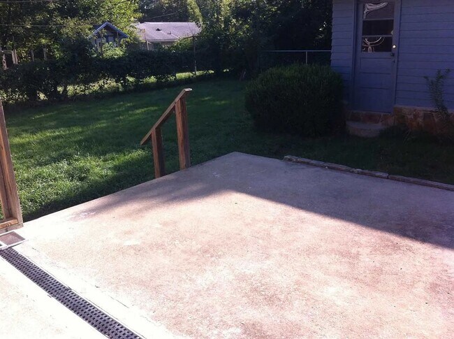 Building Photo - Great 3BR Bryan Park