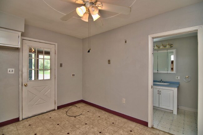 Building Photo - 359 Hanover St