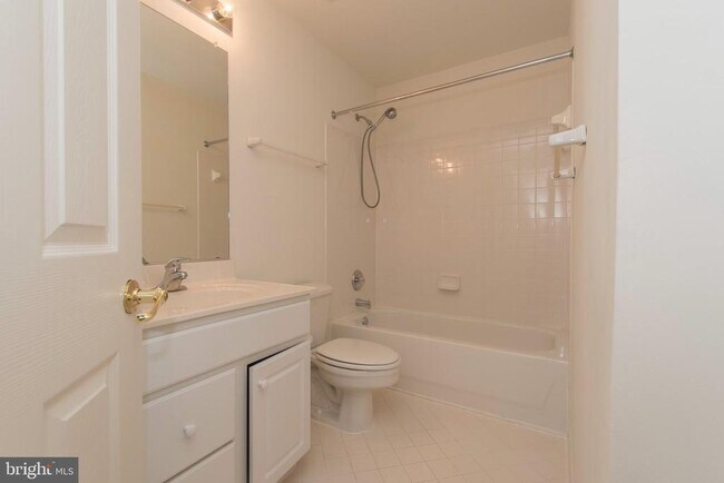 Building Photo - 22 Calabash Ct