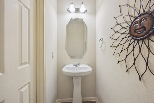 Building Photo - 6538 Wilshire Fern