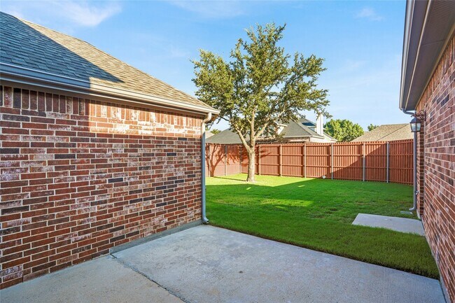 Building Photo - 1617 Sweetbay Dr