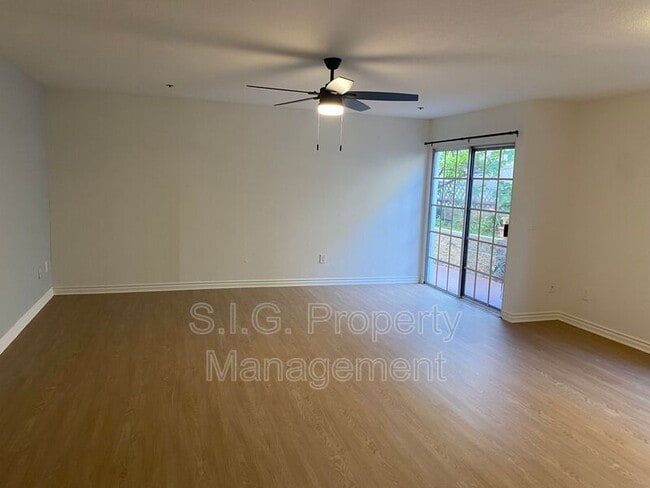 Building Photo - 522 E Maple St