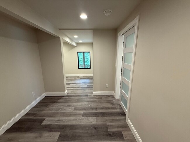 Building Photo - Brand New Apartment in Mukilteo with Parti...