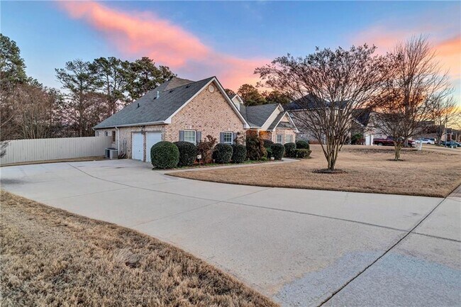 Building Photo - 1141 Carillon Dr SE