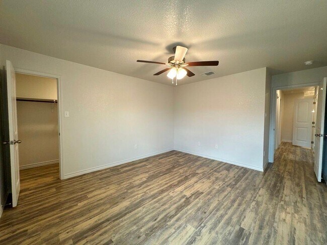 Building Photo - 205 Dolphin Dr
