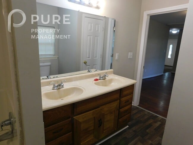 Building Photo - 5208 Highland Ave