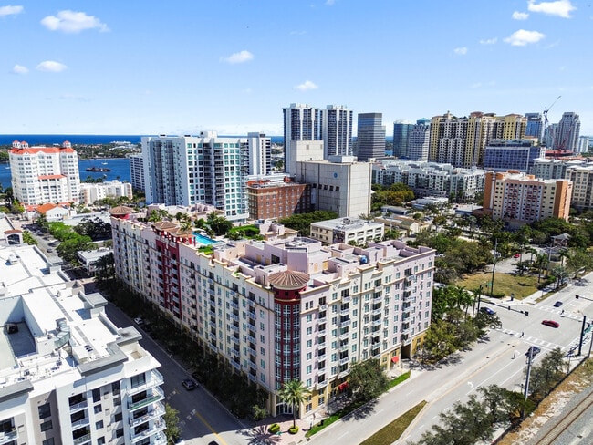 Building Photo - 410 Evernia St