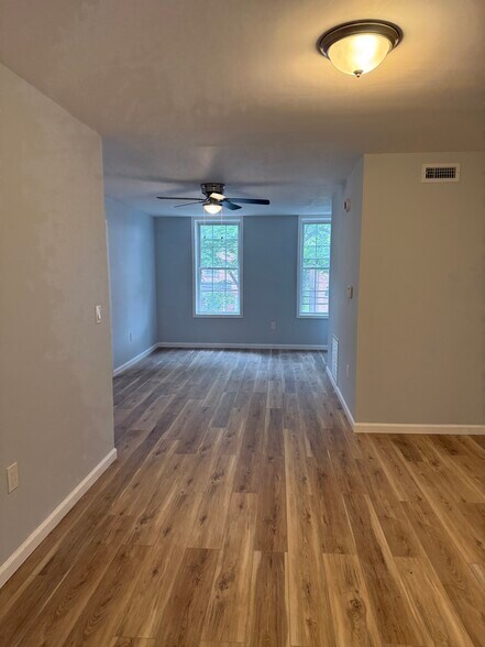 Building Photo - 36 Vliet St