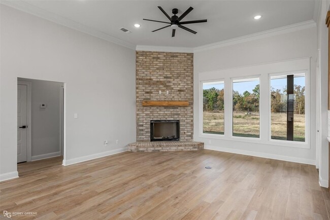 Building Photo - Modern 4 Bedroom / 3 Bath Home