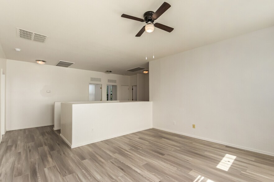 Building Photo - 1927 W Fruit Tree Ln