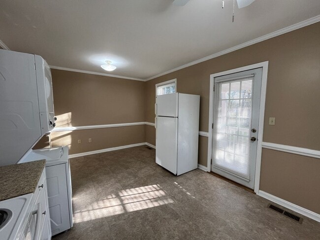 Building Photo - Charming Brick House off Fort Avenue