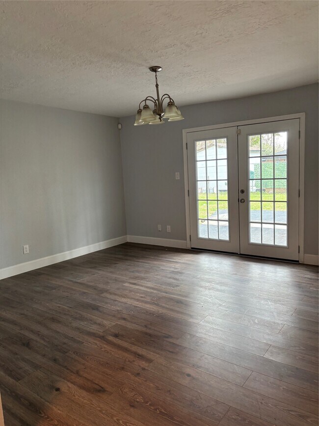 Building Photo - 4115 Tidewater Dr