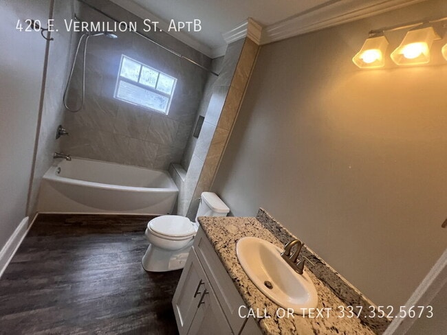 Building Photo - 420 E Vermilion St