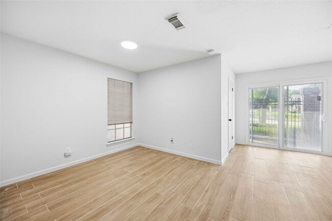 Building Photo - 16202 Mill Point Dr