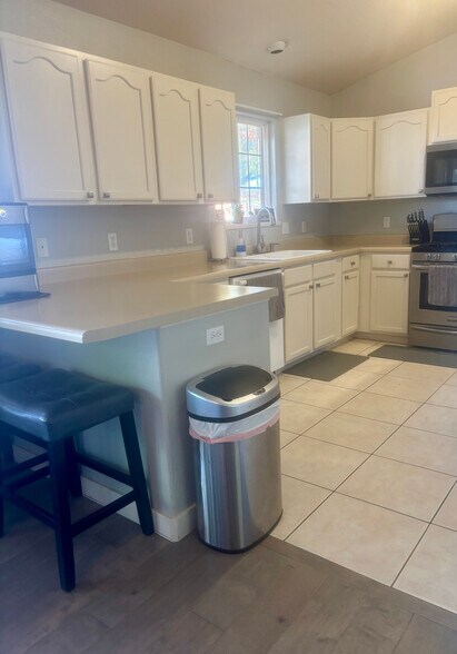 kitchen - 2574 Silver Oak Ct