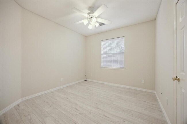 Building Photo - 4302 Ruttand Park Ln