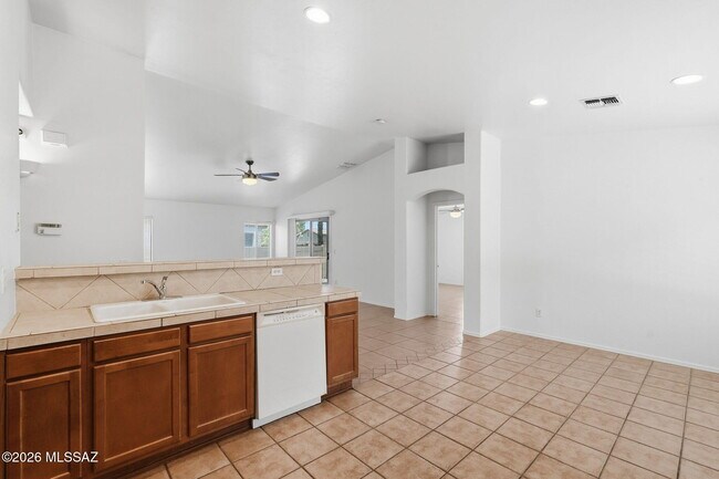 Building Photo - 8435 E Bowline Rd