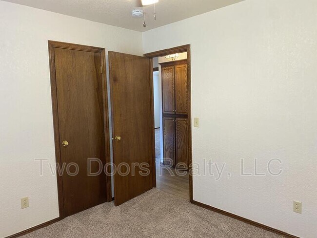 Building Photo - 1121 SW 100th Terrace