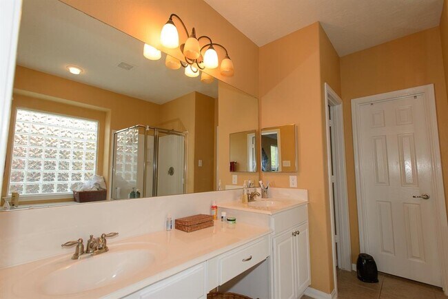 Building Photo - 25126 Knob Pines Ct