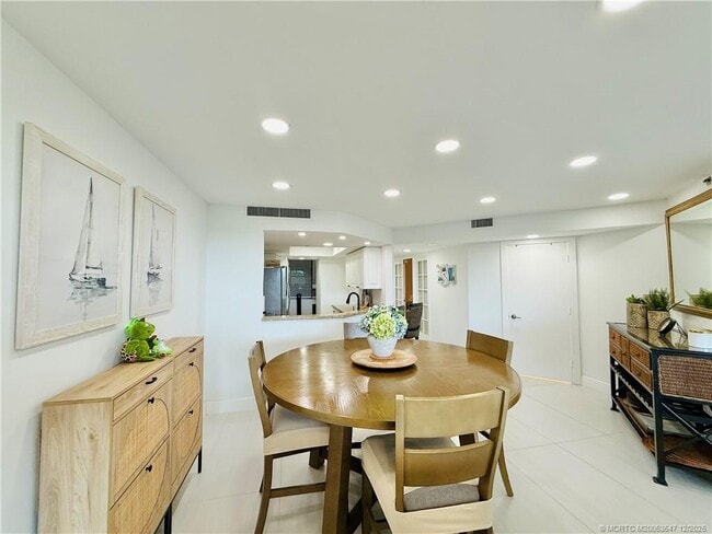 Building Photo - 8800 S Ocean Dr