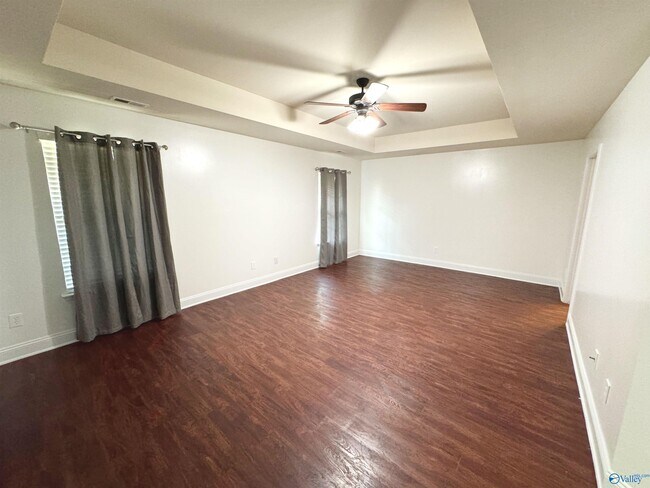 Building Photo - 105 Oak Shade Dr