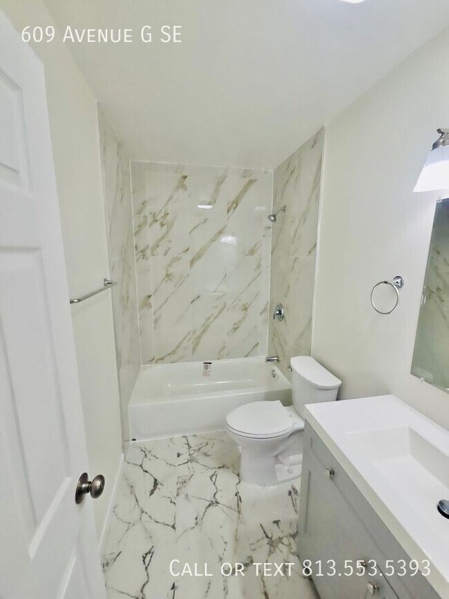 Building Photo - 609 Ave G SE