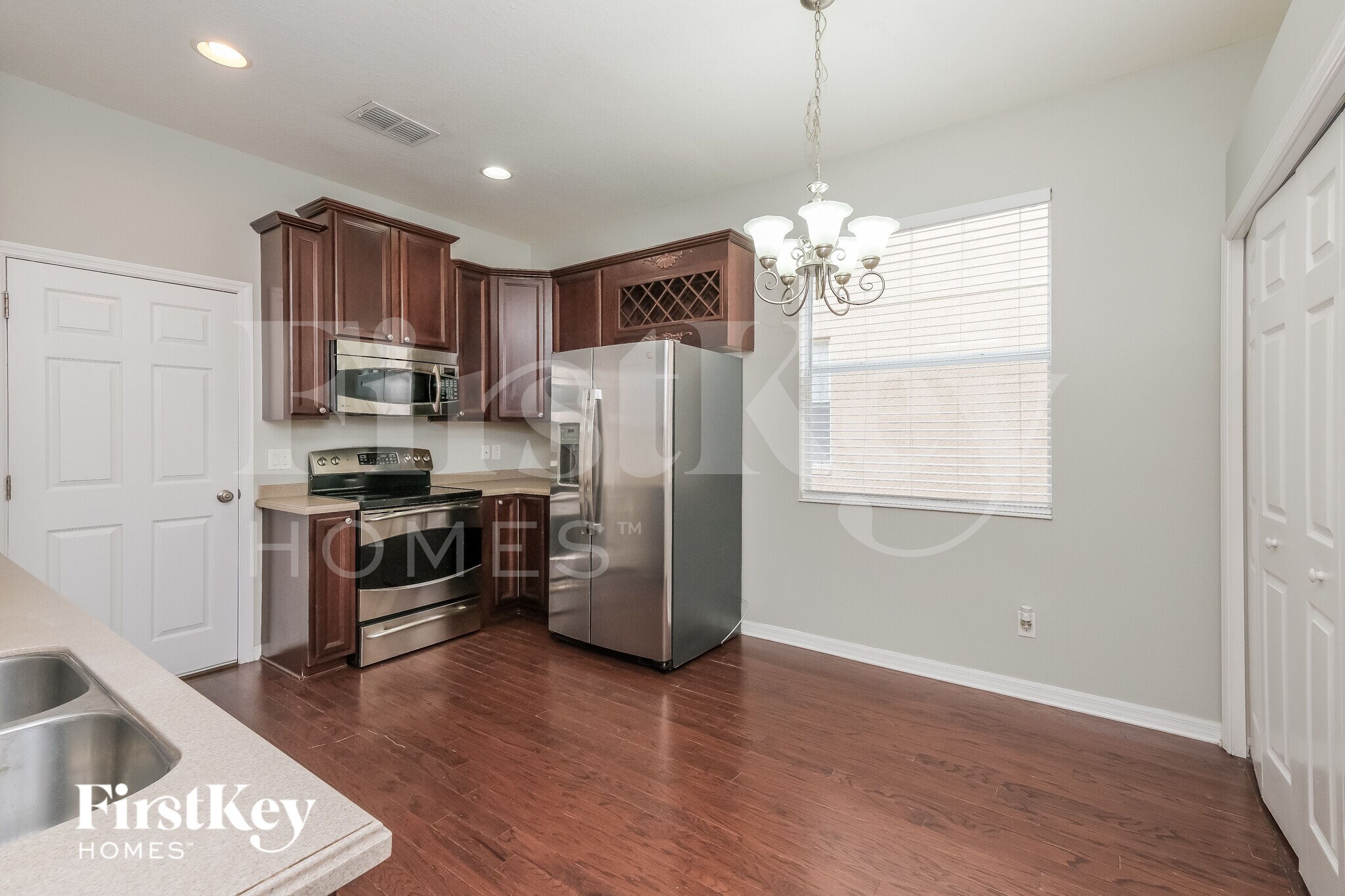 Building Photo - 7847 Foxgrove Dr