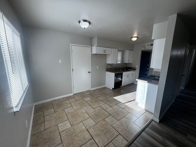 Building Photo - APPLY FOR THIS BEAUTIFUL HOME TODAY!