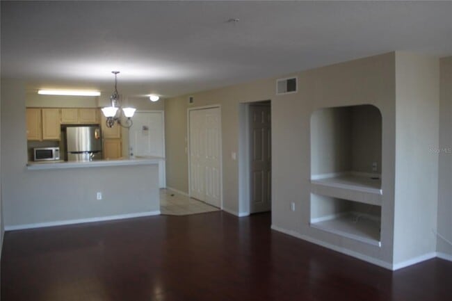 Building Photo - 13929 Fairway Island Dr