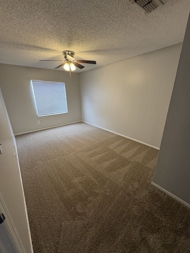 Building Photo - 1st floor 2 bedroom 2 bathroom