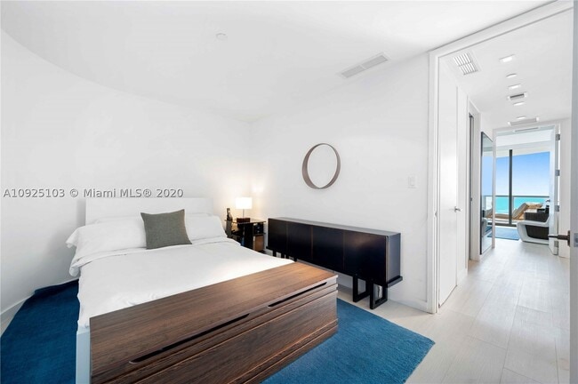 Building Photo - 2201 Collins Ave
