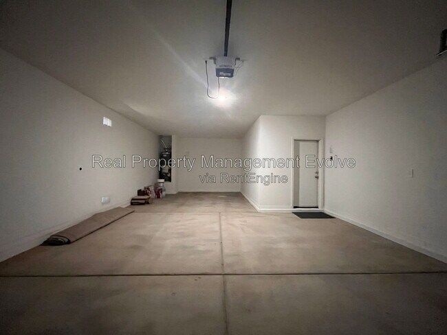 Building Photo - 4617 S 108th Ave