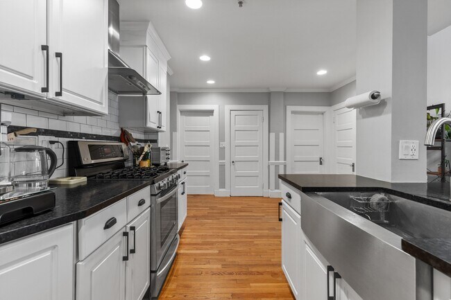 Building Photo - 195 Saint Paul St