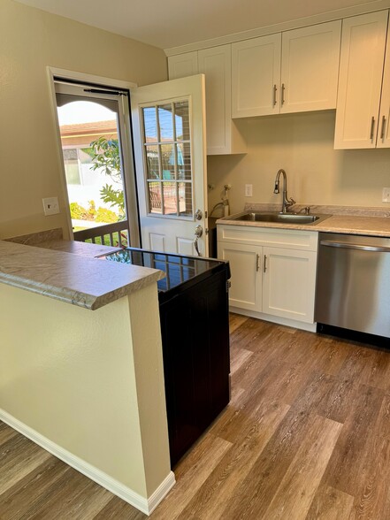 Building Photo - 2231 Canyon Dr