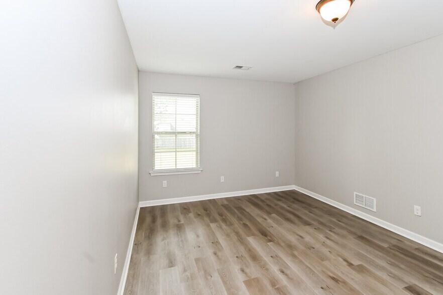 Building Photo - 6092 Vera Ln