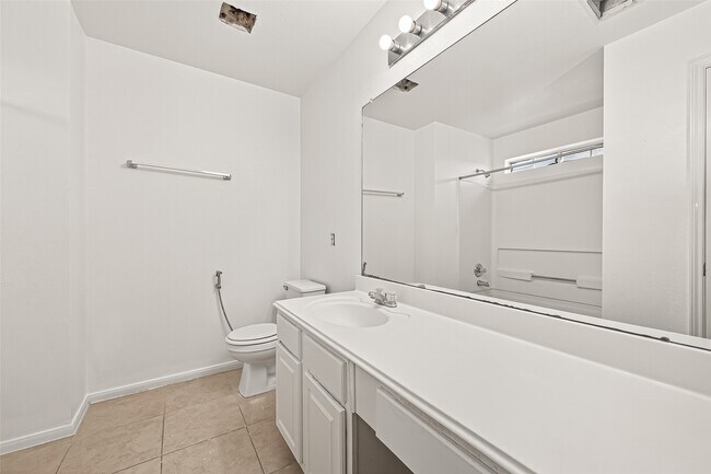 Building Photo - 15707 Crooked Arrow Dr