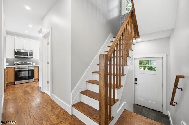 Building Photo - 40 Jardine Rd