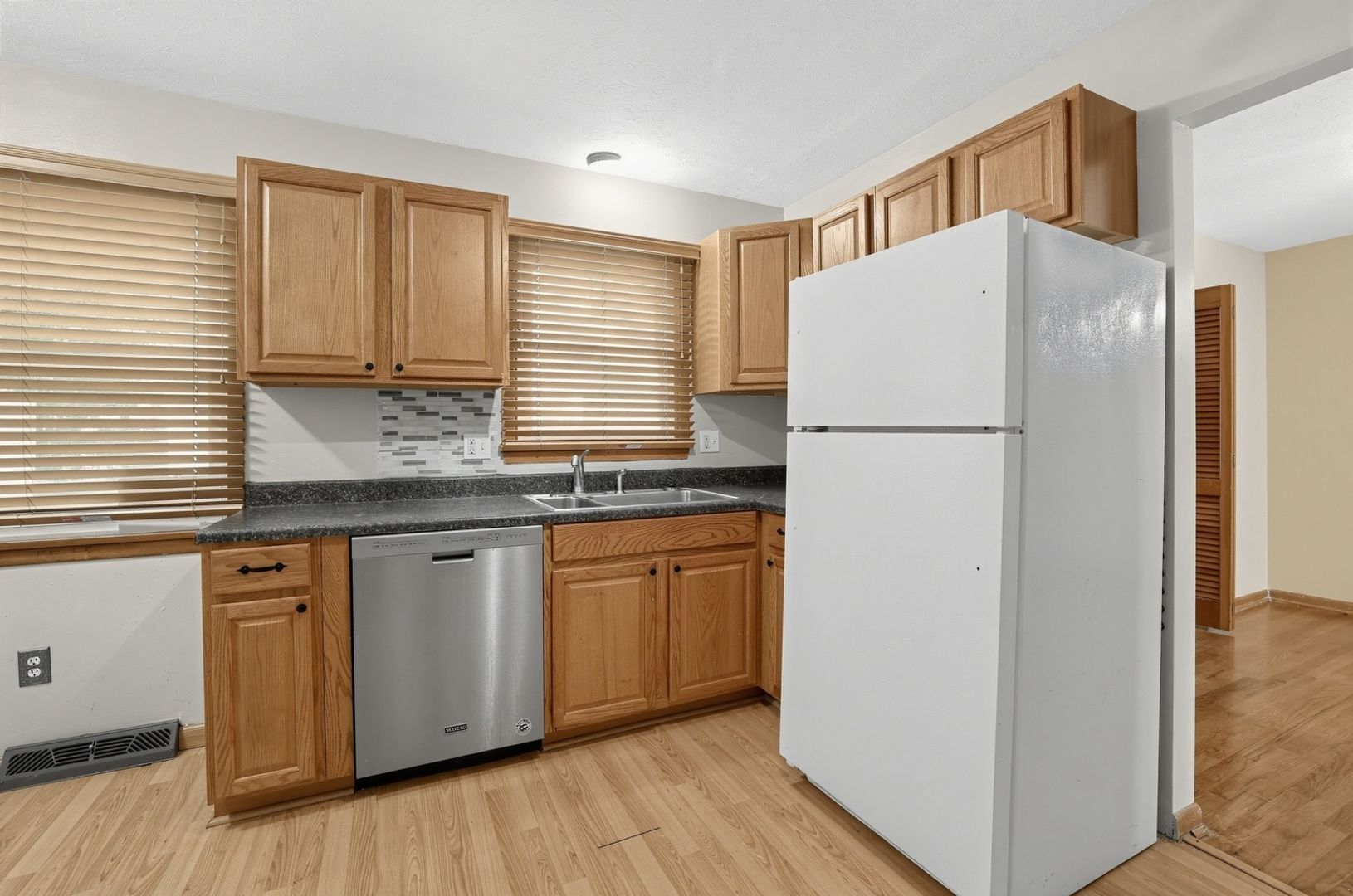 Building Photo - 3190 Ashwood Rd