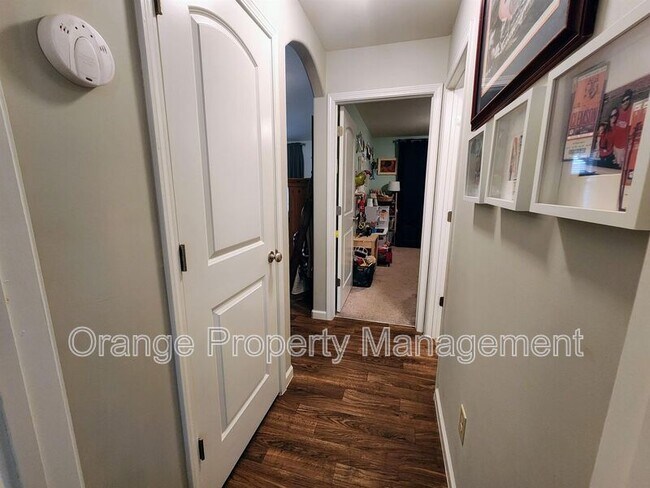 Building Photo - 612 Sandstone Dr