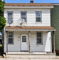 Building Photo - 722 Chestnut St