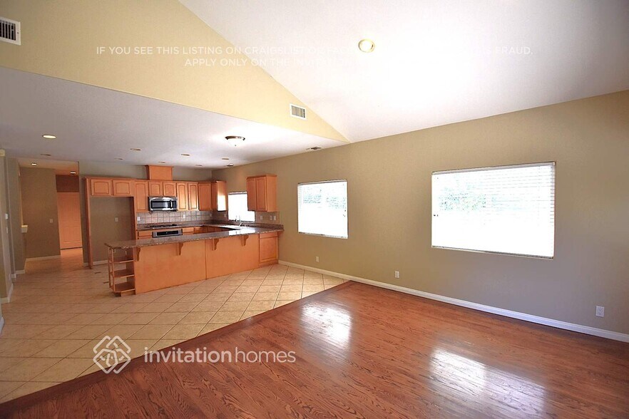 Building Photo - 113 E Bonita Dr