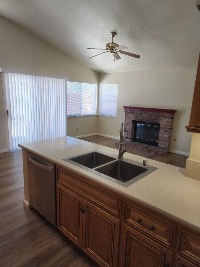 Building Photo - Antelope Single Story, - 3 bedroom, 2 bath - Separate Living Room, Family Room w/fireplace  Low M...