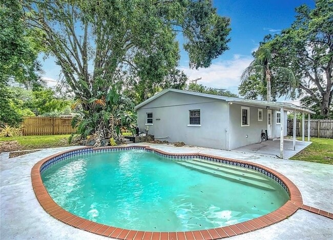 Building Photo - 3702 W Reynolds St